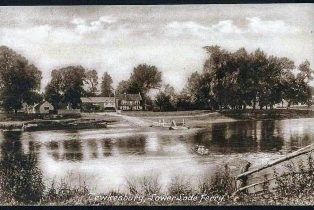 Riverside Cottage Тюксбъри Екстериор снимка