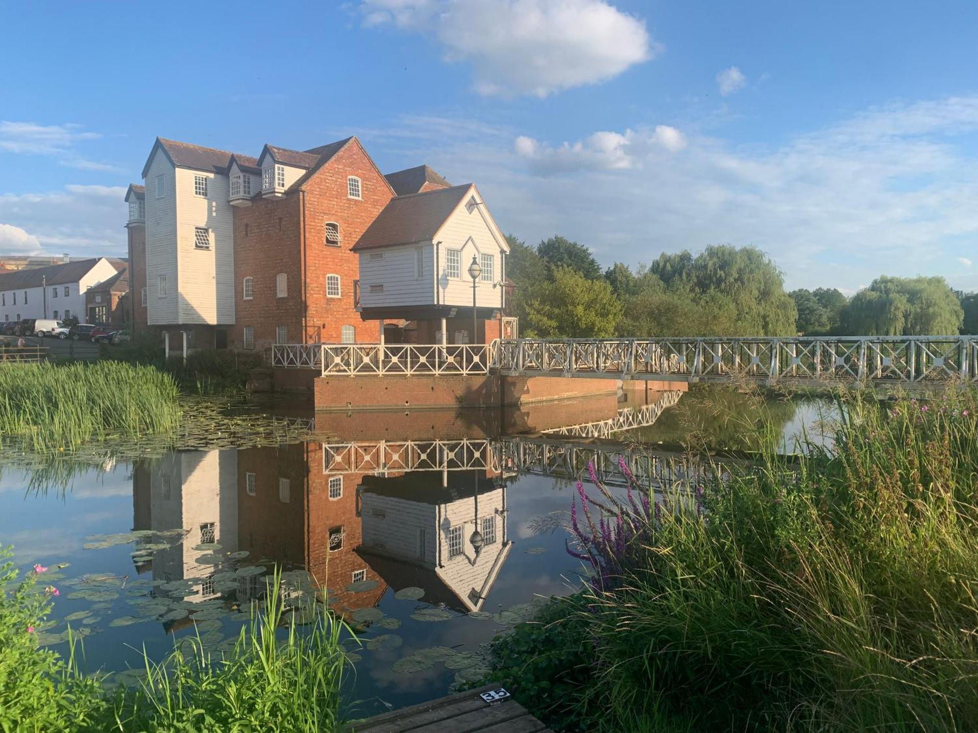 Riverside Cottage Тюксбъри Екстериор снимка