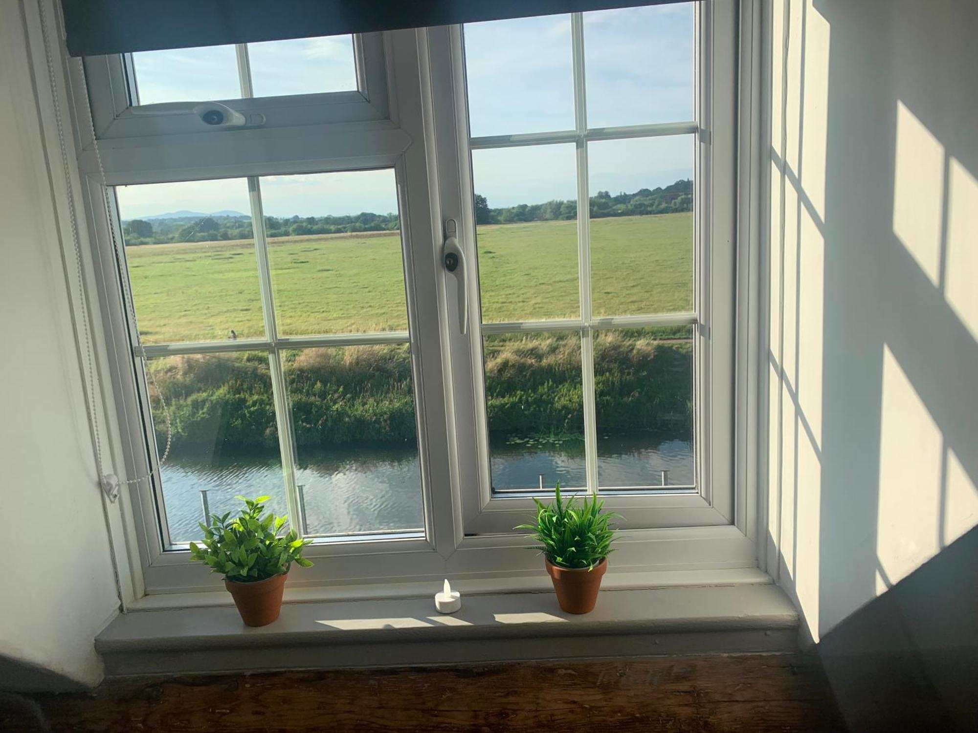 Riverside Cottage Тюксбъри Екстериор снимка