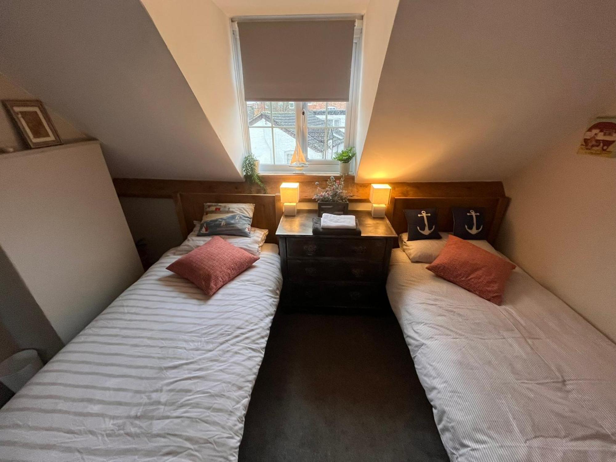 Riverside Cottage Тюксбъри Екстериор снимка